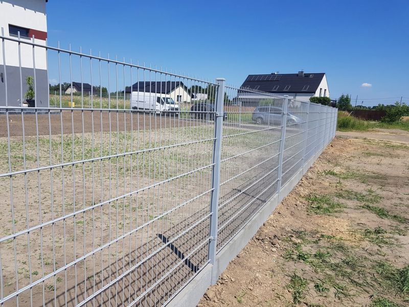 najmodniejsze kolory ogrodzeń w 2026